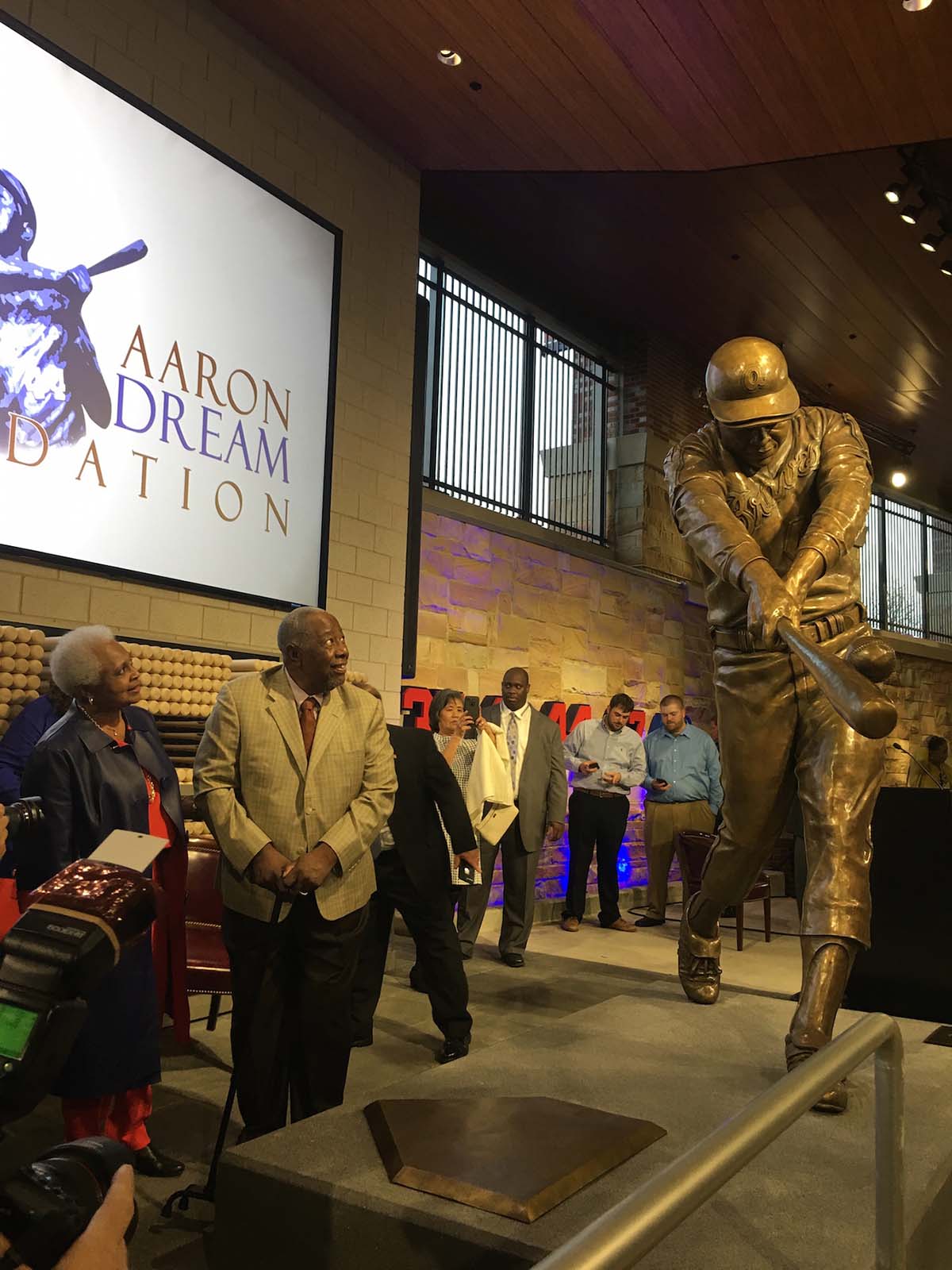 Hank Aaron sculpture, Rossin Fine Art, portrait artist, Portrait Commissions, official, presidential, painting, portfolio, fine art, museum-quality portraits, Smithsonian National Portrait Gallery, bronze sculpture, group portrait, family portrait, Commanders in Chief painting